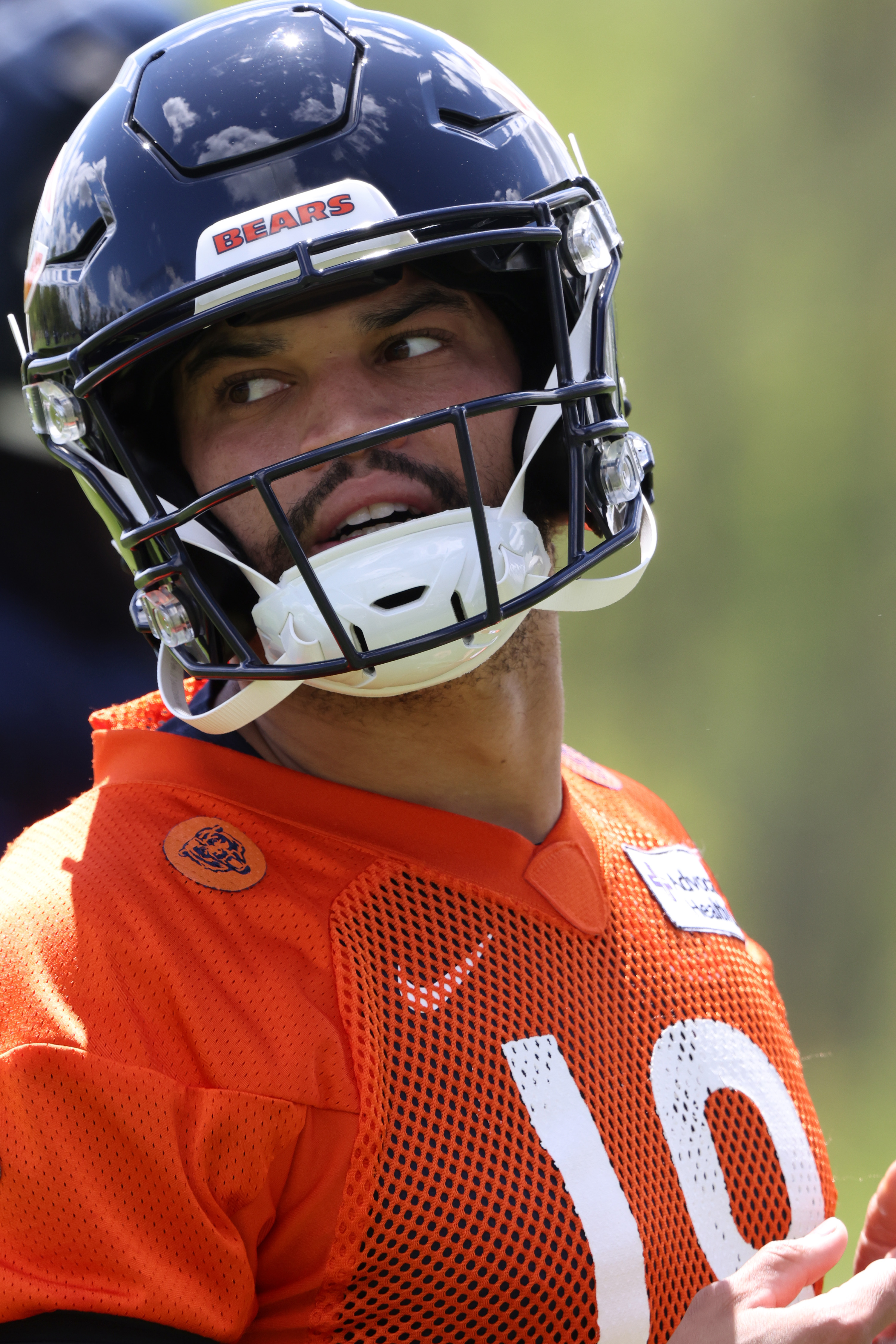 Quarterback Caleb Williams runs laps during Bears rookie minicamp at...