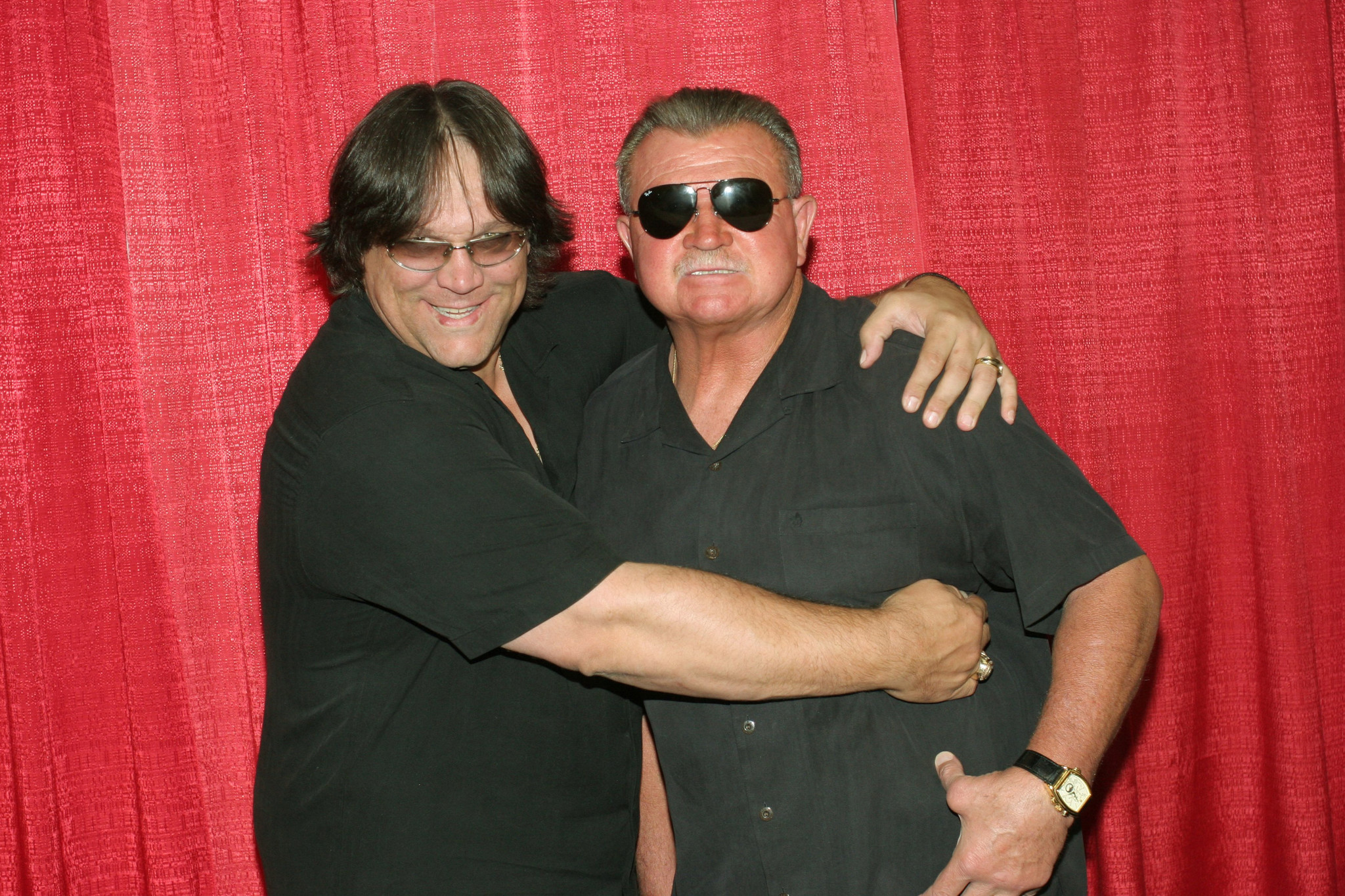 Steve McMichael mugs with Mike Ditka at a Bears event...