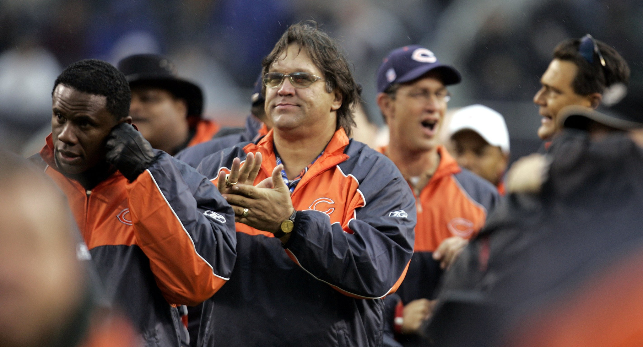 Steve McMichael joins fellow Bears teammates as the Chicago Bears...