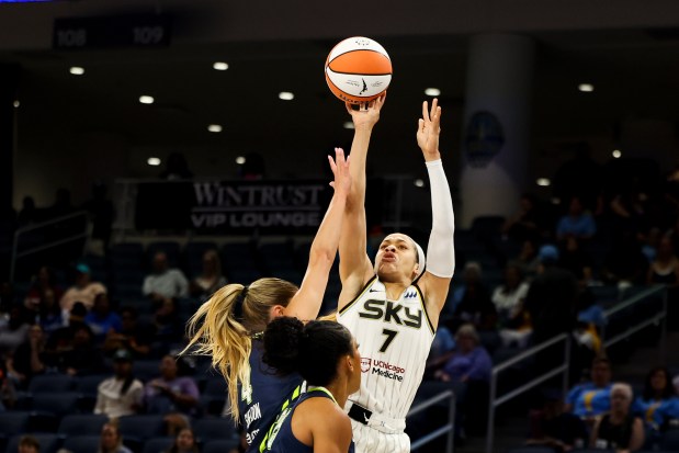 Chicago Sky guard Chennedy Carter (7) tries to score during the game against the Dallas Wings at Wintrust Arena on June 20, 2024. (Eileen T. Meslar/Chicago Tribune)