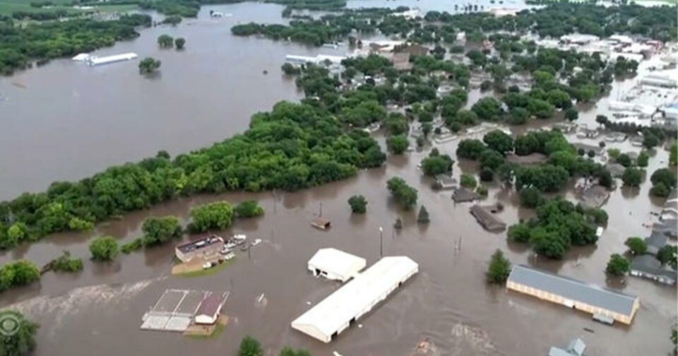 6/23: CBS Weekend News