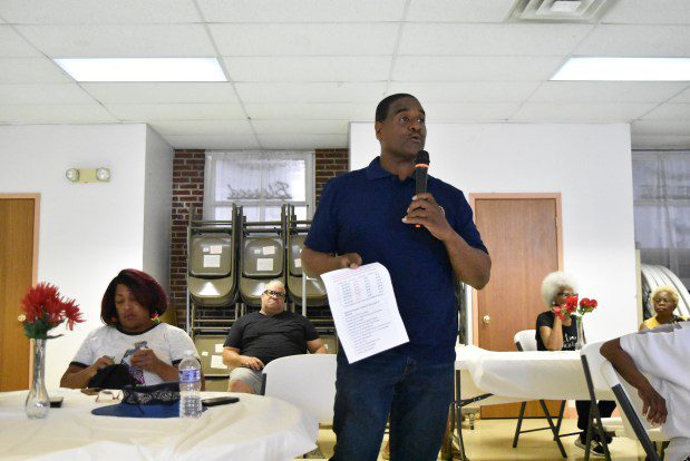 Dixmoor Mayor Fitzgerald Roberts addresses the Dixmoor Public Library Board June 22, 2024. (Jesse Wright/for the Daily Southtown)