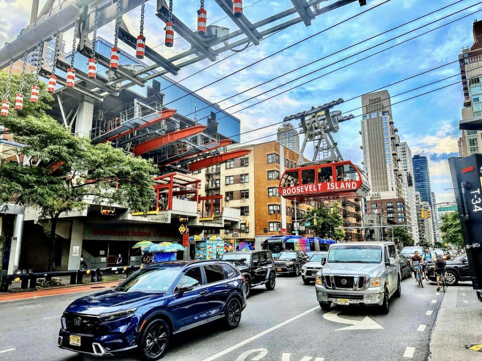 Tram life on 2nd Avenue