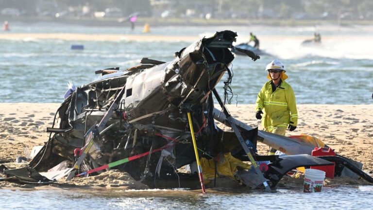 Helicopter Suddenly Breaks Apart Mid-Air Before Plunging into Hudson River, NTSB Reports Helicopter ‘suddenly’ broke apart before plunging into Hudson River, NTSB says – USA Today