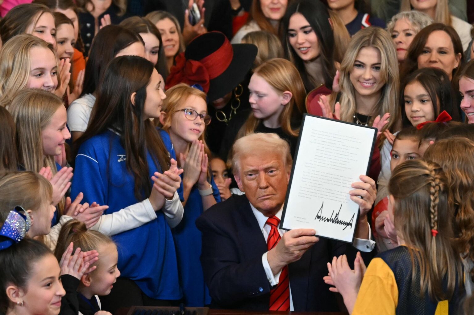 Trump Signs Order Barring Transgender Student-Athletes From Women’s Sports – The New York Times