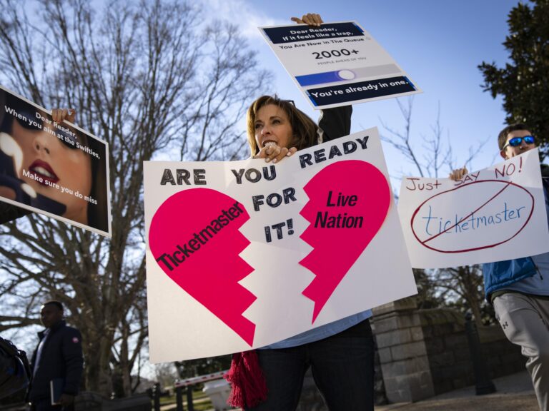 U.S. Government Moves to Sue Ticketmaster Owner Over Monopoly Concerns U.S. Plans to Sue Ticketmaster Owner, Accusing It of Defending a Monopoly (Published 2024) – The New York Times