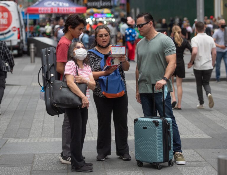 New York City Faces Challenges Amid Drop in Foreign Tourist Visits Fewer foreign tourists are visiting NYC. The city is feeling the pinch – CNN