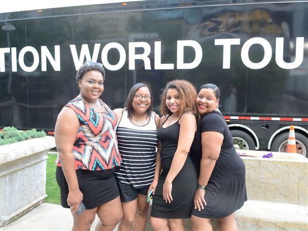 Beyoncé fans turn MetLife parking lot into a ‘Cowboy Carter’ tailgate on night two – USA Today