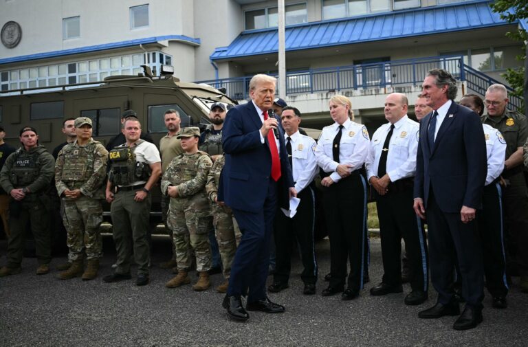 Trump Returns to D.C. to Rally Behind Police and Federal Officers Driving the Crackdown Trump Visits D.C. Police and Federal Officers Working on Crackdown – The New York Times