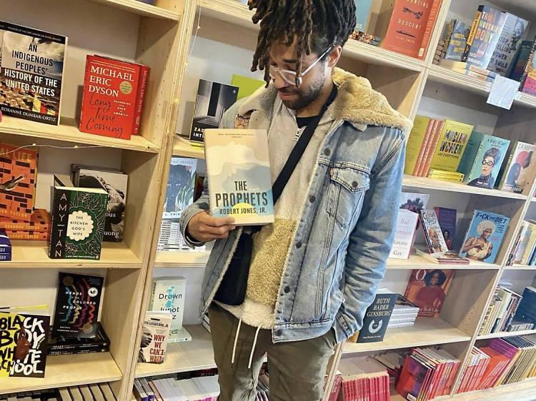 Explore the Ultimate Guide to Black-Owned Bookstores Across the U.S An Official Guide to Black-Owned Bookstores in the U.S. – Oprah Daily