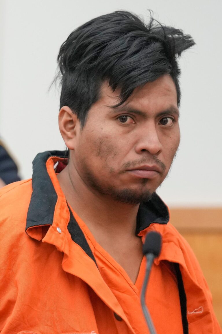 Suspect Allegedly Fueled Deadly New York Subway Fire with His Own Shirt, Police Reveal Suspect in fatal New York subway burning ‘fanned the flames’ with his shirt, according to police testimony – CNN