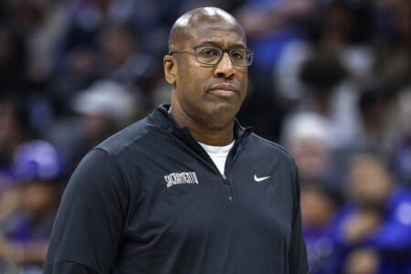 New York Knicks Fans Are Comparing Mike Brown and Tom Thibodeau – Sports Illustrated