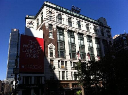 This Shopping Mall In New York Is So Huge It Has Its Own ZIP Code – Only In Your State