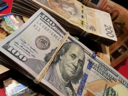 Bond Sell-Off Threatens to Squeeze Borrowers Around the World – The New York Times